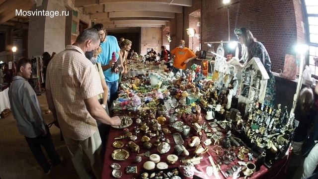 Городской блошиный рынок в Музее Москвы. Команда Mosvintage.ru смотреть онлайн