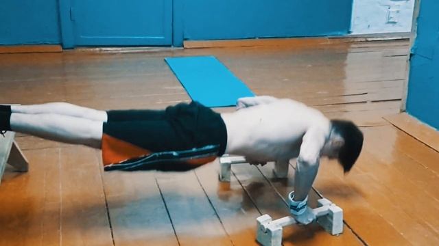 Калистеника Для НАЧИНАЮЩИХ! ТРЕНИРОВКА В ДОМАШНИХ УСЛОВИЯХ(воркаут)!