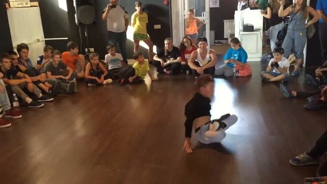 Школьник на Skillz flava Anniversary | 6 Томск смотреть онлайн