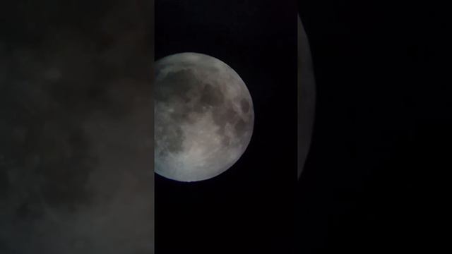 Луна в подзорную трубу Moon, Mobilephone And Spyglass