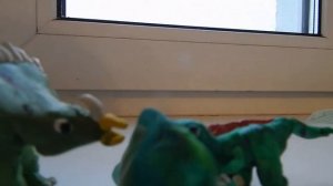 Динозавры из пластилина Стиракозавр против Велоцирапторов