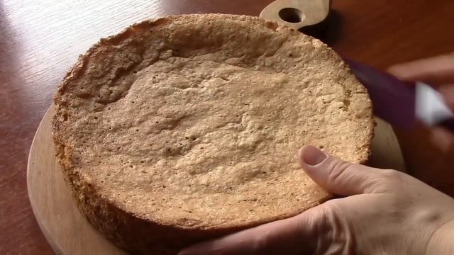 КЛУБНИЧНЫЙ ТОРТ . Бисквитный торт с творожно-йогуртовым муссом.