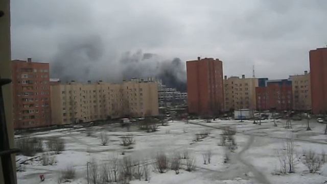Пожар на территории бывшего предприятия «ЛОМО» смотреть онлайн