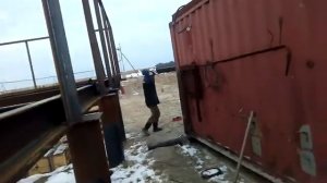 Бытовка бьет током