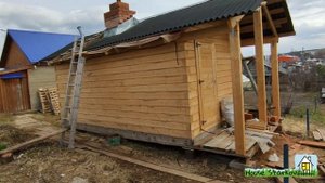 Доделываю трубу на бане, разбираю клетки.