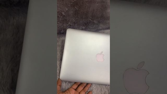 Macbook Air 13 inchi 2017 intel i7 ram 8gb ssd 256gb