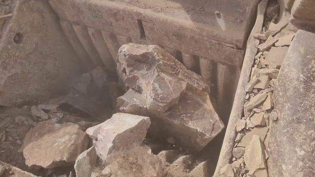 Строительство, большой измельчитель камня