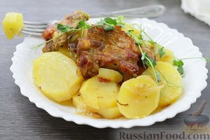 Вкусная классика.
РЁБРЫШКИ С КАРТОШКОЙ, МЁДОМ И ВИНОМ