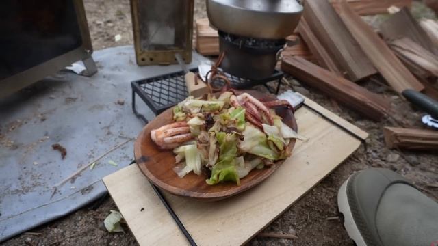 女ひとり、タープ泊でミニ薪ストーブ料理。夏ソロキャンプ【徒歩キャンプ女子】 смотреть онлайн