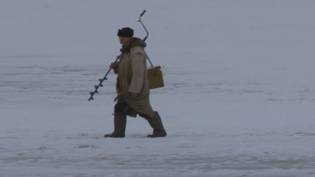 Безопасность на водоёмах. Вниманию любителей зимней рыбалки! смотреть онлайн