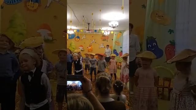 Праздник осени в старшей группе"Выскатские солнышки". смотреть онлайн