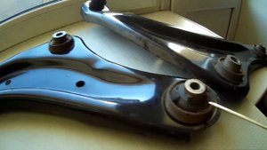 NISSAN JUKE. Передние рычаги. Ставим НЕ ОРИГИНАЛ.