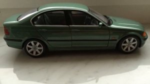 BMW 328i E46 1:18 UT models Diecast model car