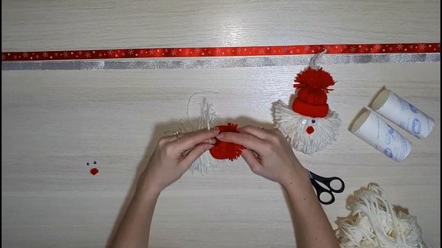 Гномик из ниток