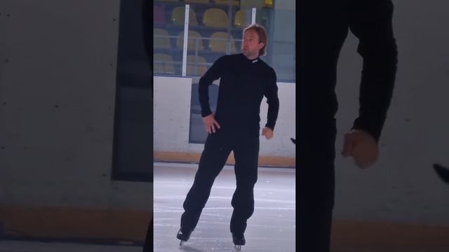 Разминка Евгения Плющенко перед шоу. Губкин #союзчемпионов 4.06.22 смотреть онлайн