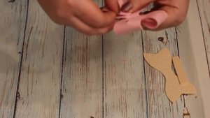 Бантик из фоамирана на резинке своими руками / Fiocchetto in Foamiran fatto a mano