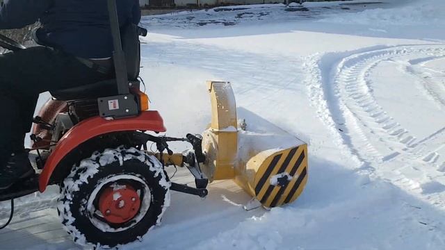 Уборка снега минитрактором МТЗ 152(Беларус 152) и снегоочиститель СН1. смотреть онлайн