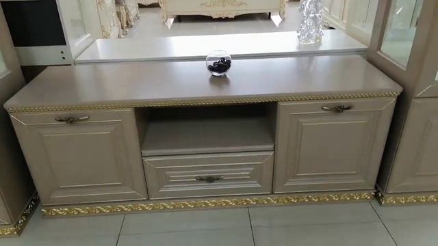 Гостиная Рояль Капучино матовый с патиной золото Фортуна мебель.