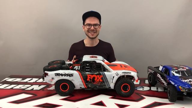 TRAXXAS SLASH VS TRAXXAS UDR. смотреть онлайн