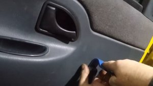 Рено Кенго снятие, ремонт ручки стеклоподемника.