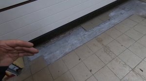 Думаете какие сделать полы в гараже? Только не плитка!