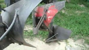 Поменял плуг на первом корпусе.