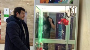 Автомат с игрушками - лохотрон / автомат хватайка с лузой какой шанс попасть?!? кран машина с лузой
