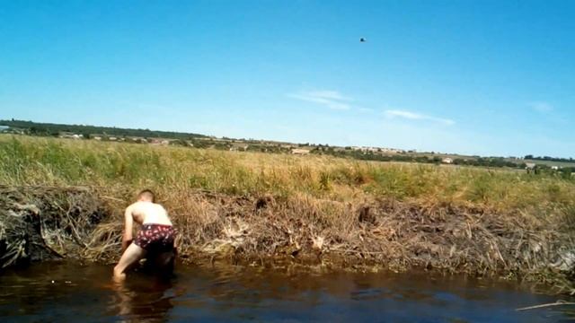 ЛОВЛЯ РАКОВ РУКАМИ!!!ЧАСТЬ 1 смотреть онлайн