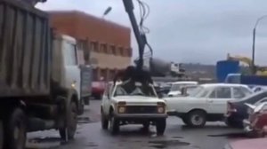 Нет повести печальнее на свете ?
Нива подмигнула на прощание, перед тем как стать металлоломом.