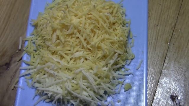 Пирог из  слоенного теста с мясом курицы,несладкая выпечка