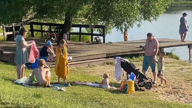 «Никольские Озера» расположен в 32 км от МКАД по Калужскому шоссе близ деревни Филино.