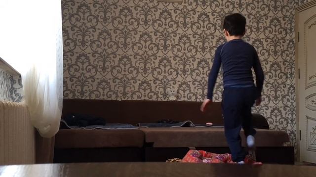КАК НАУЧИТЬСЯ САЛЬТО НАЗАД В ДОМАШНИХ УСЛОВИЯХ!