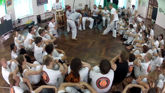 "A Mare Ta Cheia" - mestre Chiquinho vs corda azul Bodao смотреть онлайн