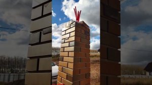 Красивый вариант лицевого забора на склоне с откатными воротами!