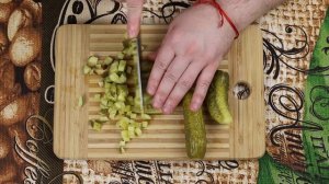 Салат из консервированной рыбы. Как приготовить простой салат из рыбных консервов.