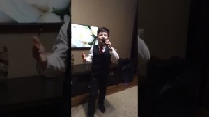 Дарите женщинам цветы душевная песня в исполнении славного мальчика.