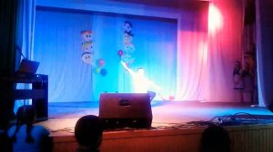 Русский народный танец! Я исполняю  элемент ванька встанька!