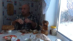 Кушаем карасёвые головы и запиваем ухой