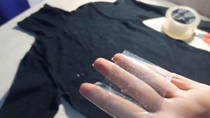 2 способа, как быстро очистить одежду от ворса подручным средством