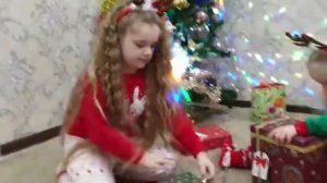 РАСПАКОВКА ПОДАРКОВ ОТ ДЕДА МОРОЗА / НОВЫЙ ГОД 2023