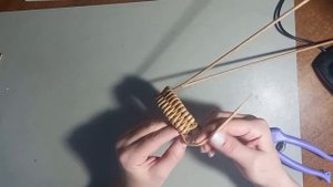 Олень из бумажной лозы