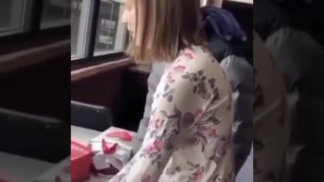 Привел одноклассницу домой. Привел одноклассницу домой