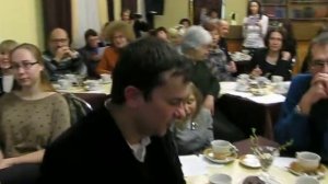 "Вот опять небес темнеет высь. Снова окна в сумраке зажглись..."