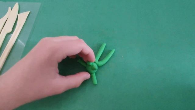 Лепим лягушку из пластилина / Видеолепка для детей #forkids #какслепитьизпластилина