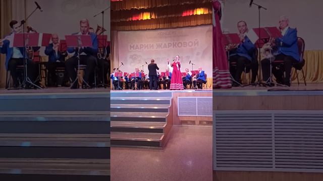 Выступают Мария Жаркова и оркестр Подольской филармонии под управлением Прыгунова А. С.