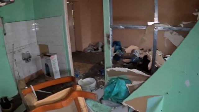 OPUSZCZONY DWÓR NA PUSTKOWIU@BIEGAMPOWSI Dlaczego opuścili swoje mieszkania ? URBEX смотреть онлайн