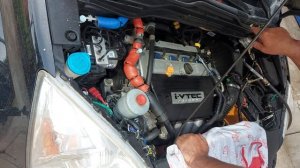 Honda cr-v снятие и осмотр свечей зажигания.