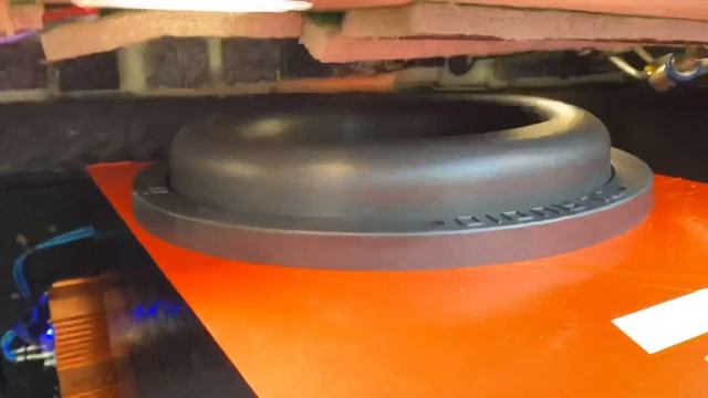Разминка саба DL Audio Bass Mashine 12