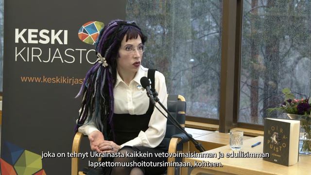 Kirjailijavieraana Sofi Oksanen , Halssilan kirjasto, Jyväskylä 5.11.2021 смотреть онлайн