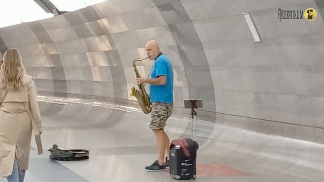 «Сентиментальное настроение» в вечерней подземке смотреть онлайн